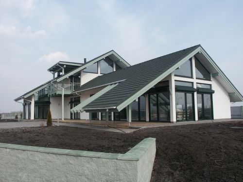 阿魯山彩石瓦探索建材行業轉型升級新道路，大力支持綠色建材下鄉