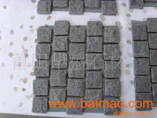 花崗巖綠斑巖滾磨小方塊 地鋪優(yōu)選與市場解析